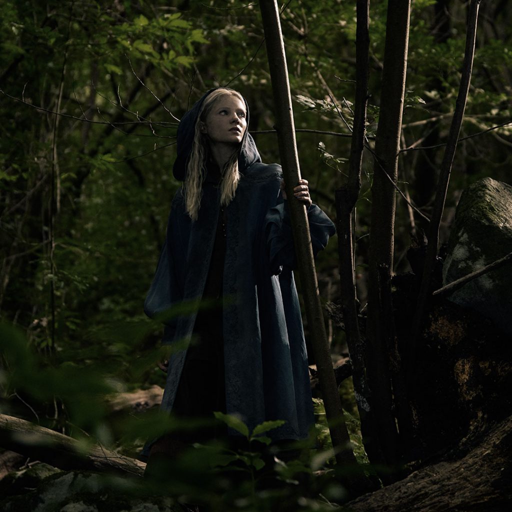 Freya Allan als Ciri.